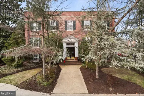 1 W Maple St #101, Alexandria, VA 22301