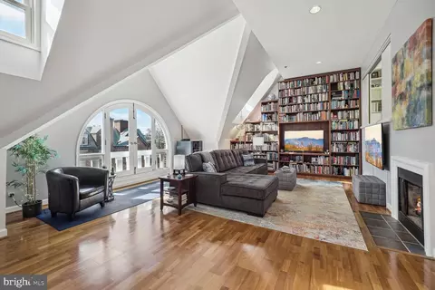 125 N Lee St #DH503, Alexandria, VA 22314