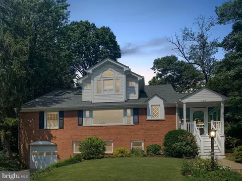 802 Parkway Ter, Alexandria, VA 22302