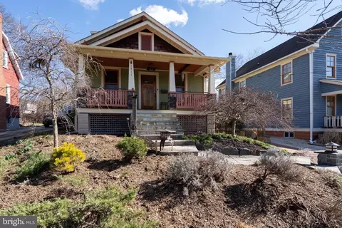 2411 Davis Ave, Alexandria, VA 22302