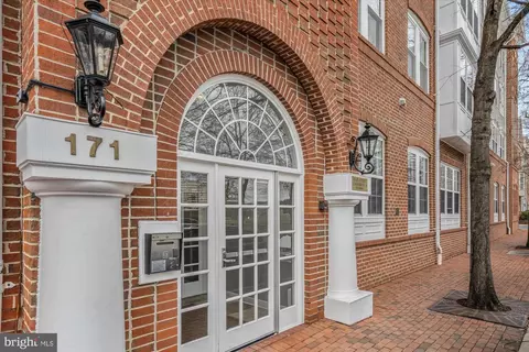 171 Somervelle St #106, Alexandria, VA 22304