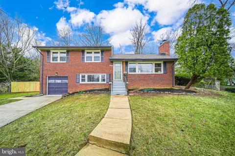 6020 Nealon Pl, Alexandria, VA 22312