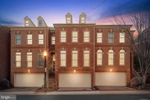 5016 Waple Ln, Alexandria, VA 22304