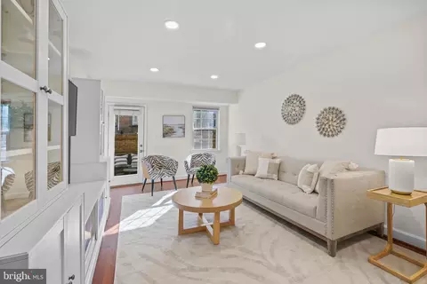 1209 N Pitt St #1B, Alexandria, VA 22314