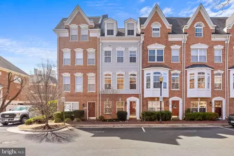 5131 Gardner Dr, Alexandria, VA 22304