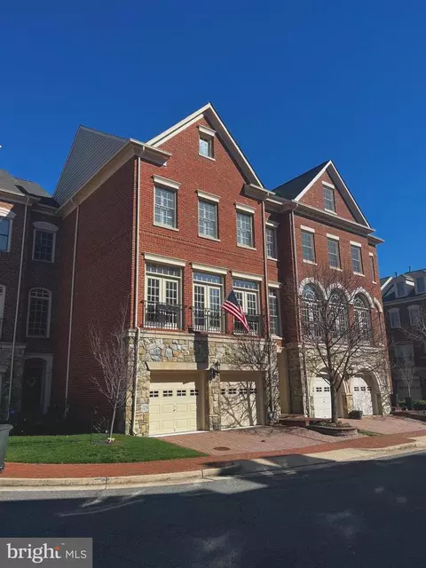 5235 Bessley Pl, Alexandria, VA 22304