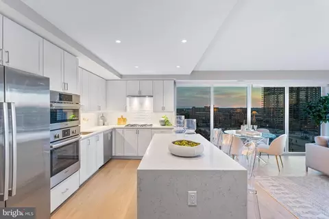 925 N Fairfax St #807, Alexandria, VA 22314