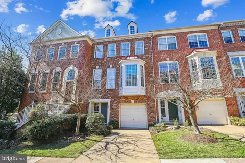 33 Arell Ct, Alexandria, VA 22304