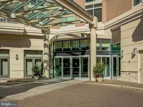 3101 N Hampton Dr #917, Alexandria, VA 22302