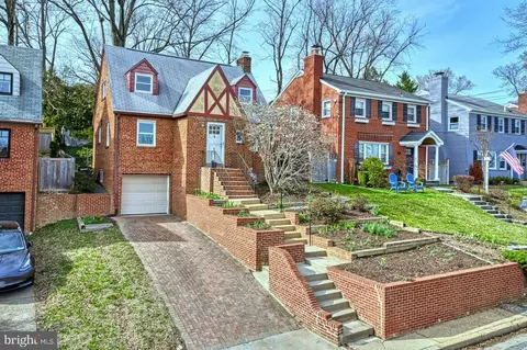 2718 Hemlock Ave, Alexandria, VA 22305