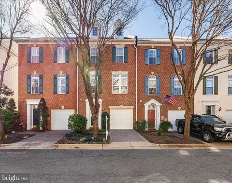 5052 Grimm Dr, Alexandria, VA 22304