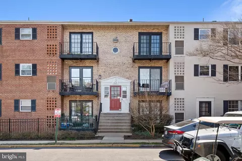 424 N Armistead St #302, Alexandria, VA 22312