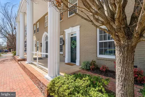 313 S Payne St, Alexandria, VA 22314
