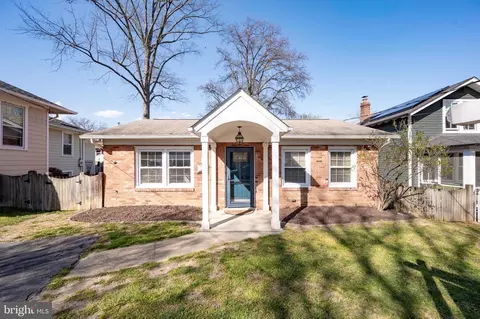7 W Mount Ida Ave W, Alexandria, VA 22305