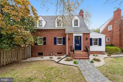 500 Fontaine St, Alexandria, VA 22302