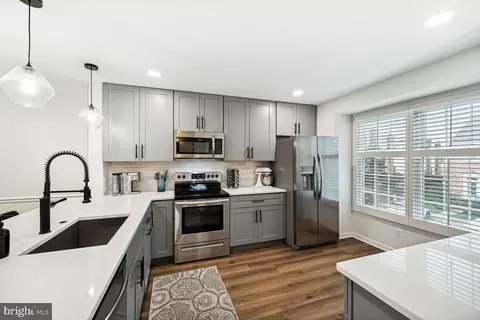351 S Pickett St, Alexandria, VA 22304