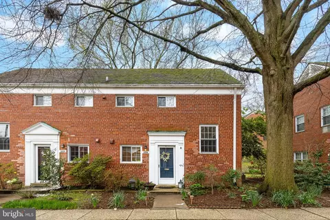 3226 Valley Dr, Alexandria, VA 22302