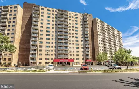 2500 N Van Dorn St #201, Alexandria, VA 22302