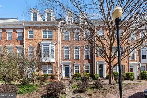 148 Martin Ln, Alexandria, VA 22304