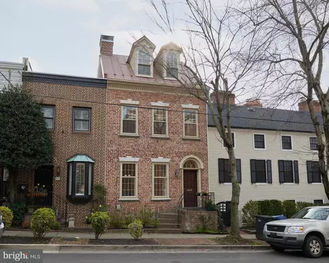426 S Saint Asaph St S, Alexandria, VA 22314