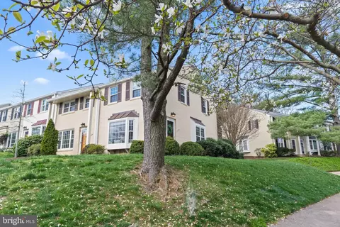 2218 N Dearing St, Alexandria, VA 22302