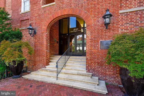 200 Fairfax St S #6, Alexandria, VA 22314