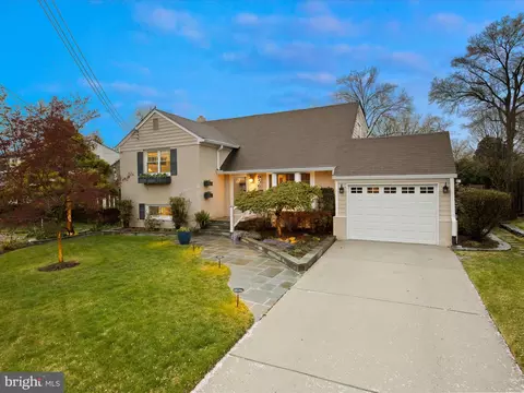 956 N Paxton St, Alexandria, VA 22304
