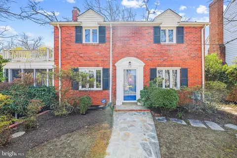 712 N Overlook Dr, Alexandria, VA 22305