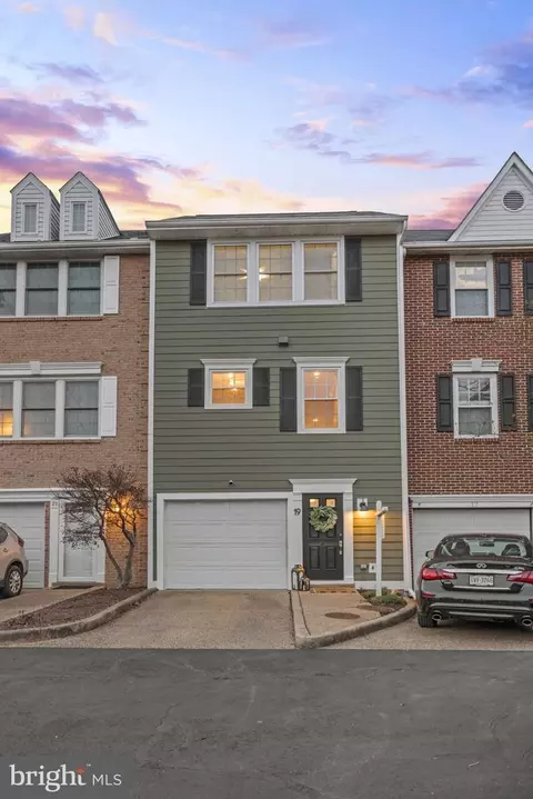 19 Herbert St, Alexandria, VA 22305