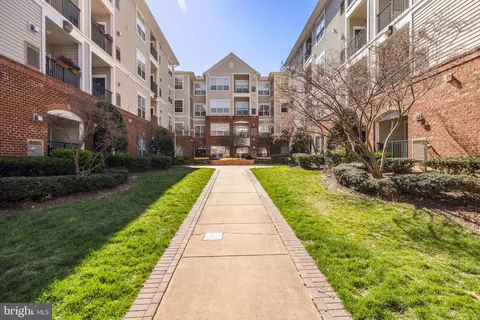 4862 Eisenhower Ave #163, Alexandria, VA 22304