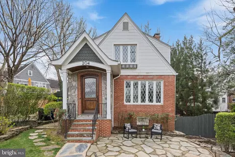 204 Pine St, Alexandria, VA 22305