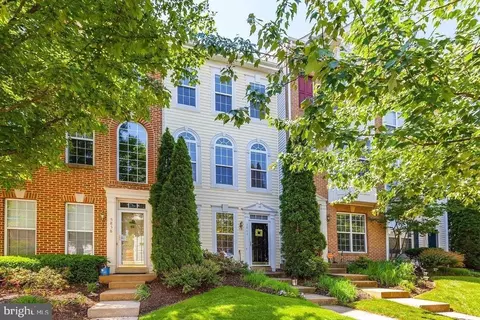 5860 Summers Grove Rd, Alexandria, VA 22304