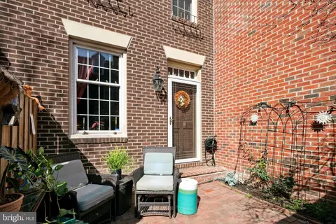 653 S Columbus St, Alexandria, VA 22314