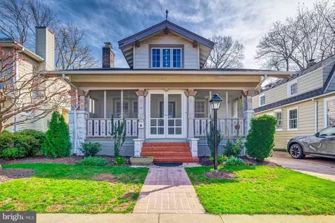 17 E Walnut St, Alexandria, VA 22301