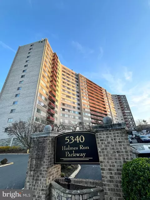 5340 Holmes Run Pkwy #1401, Alexandria, VA 22304