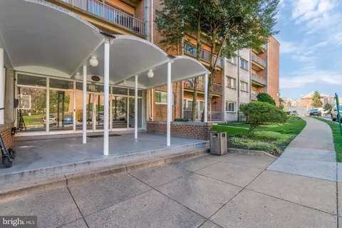 5801 Quantrell Ave #209, Alexandria, VA 22312