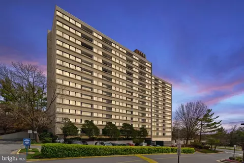 5911 Edsall Rd #701, Alexandria, VA 22304