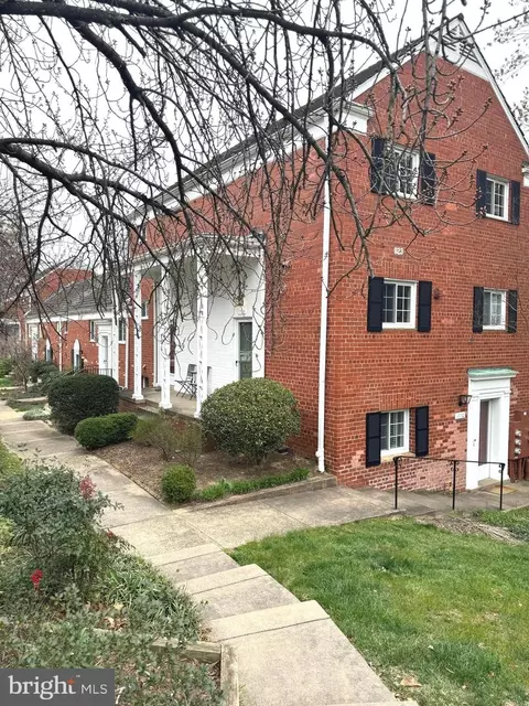 1766 Preston Rd, Alexandria, VA 22302