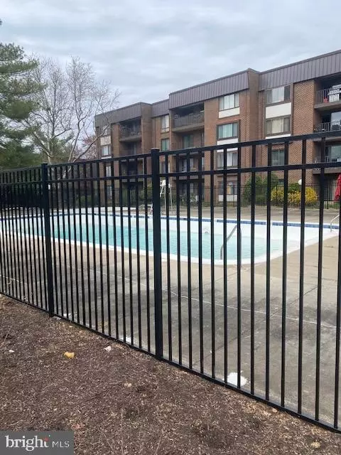 124 Roberts Ln #300, Alexandria, VA 22314