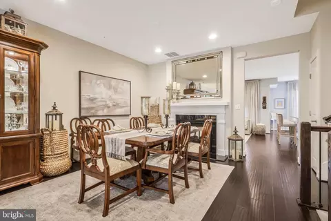 2007 Richmond Hwy #102, Alexandria, VA 22301