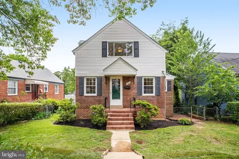 1321 Bayliss Dr, Alexandria, VA 22302