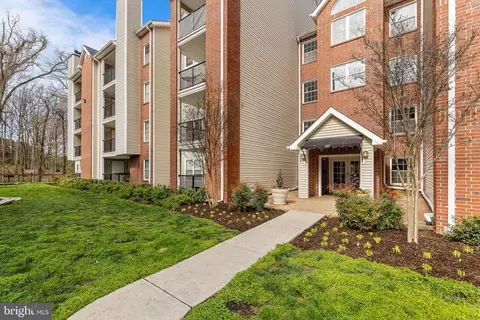 3307 Wyndham Cir #2166, Alexandria, VA 22302