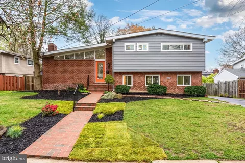 5006 Regency Pl, Alexandria, VA 22304