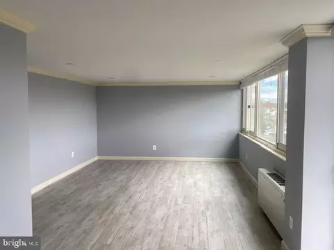 4520 King St #807, Alexandria, VA 22302