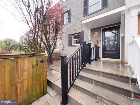 228 Tennessee Ave, Alexandria, VA 22305