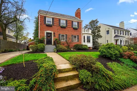 904 W Braddock Rd, Alexandria, VA 22302