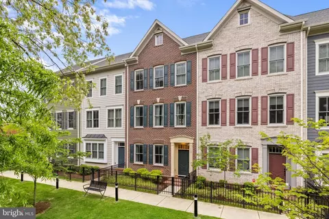 1357 Powhatan St, Alexandria, VA 22314