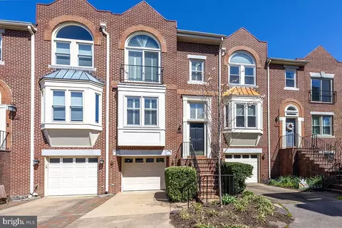 3917 Courtland Cir, Alexandria, VA 22305