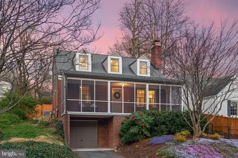 2607 Valley Dr, Alexandria, VA 22302