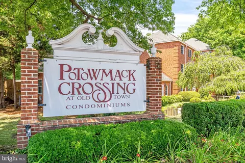 1722 W Abingdon Dr W #102, Alexandria, VA 22314